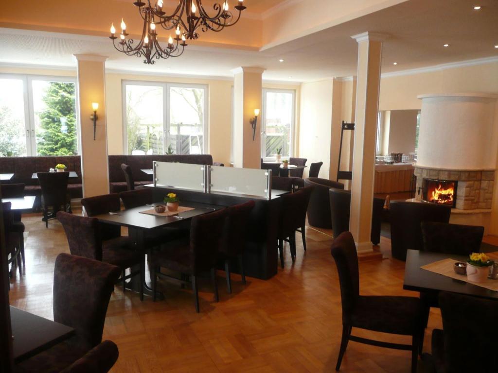 Akzent Hotel Cordes & Restaurant Am Rosengarten Sottorf Extérieur photo