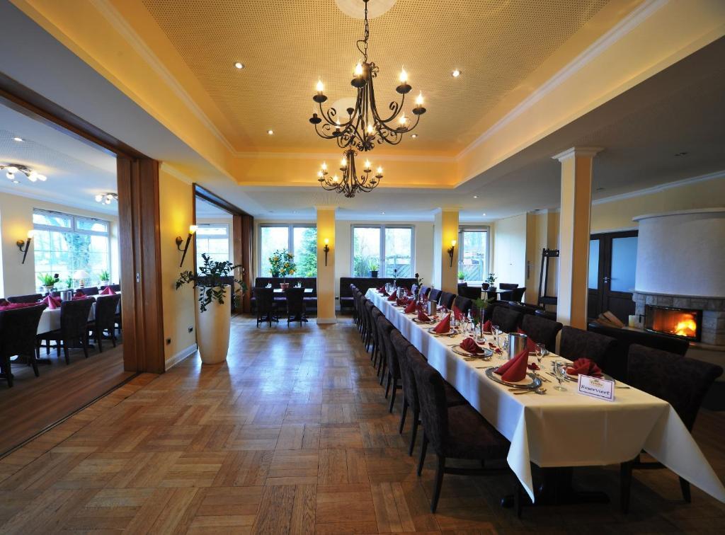 Akzent Hotel Cordes & Restaurant Am Rosengarten Sottorf Extérieur photo